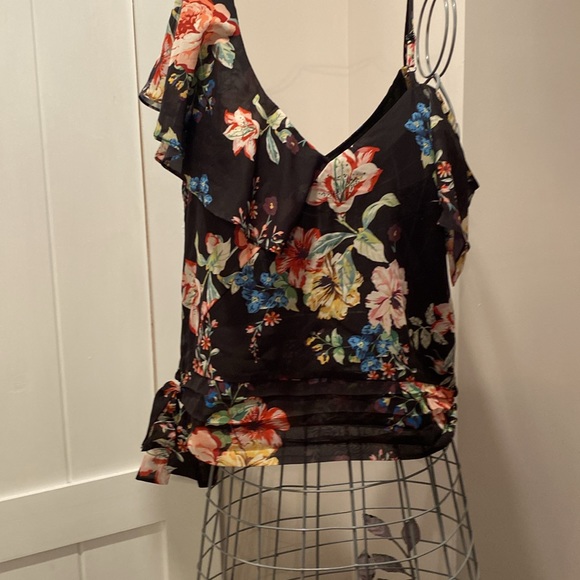 Nice details flower top 🌺 - Picture 11 of 11